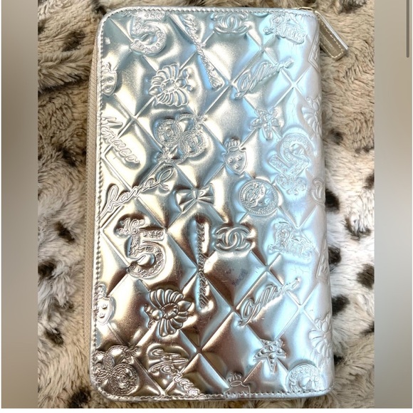 CHANEL ICON PATENT LEATHER ZIP AROUND ORGANIZER WALLET/ CLUTCH BAG - Picture 2 of 16